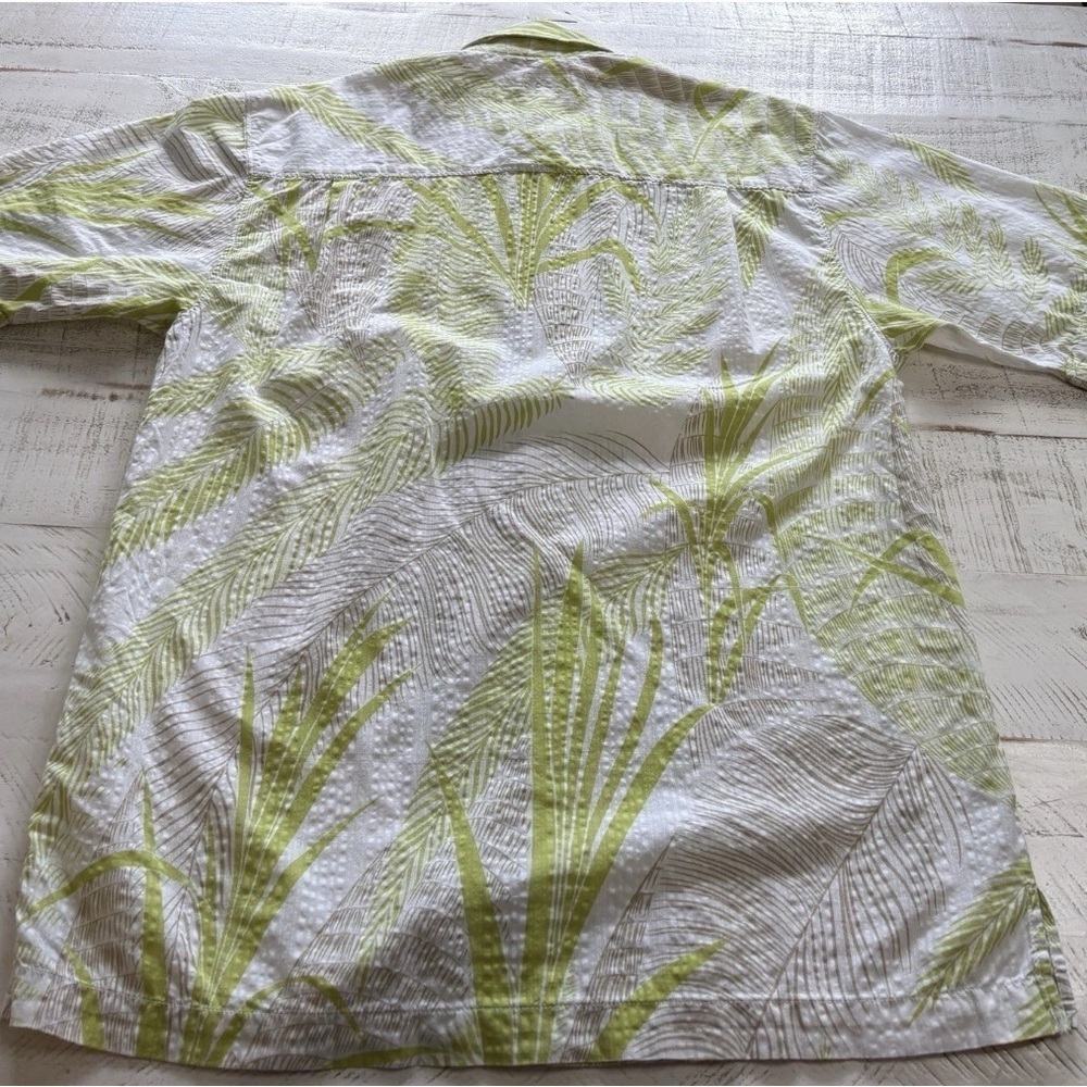 Tommy Bahama Green and White Casual Button Down Shirt- Medium - Picture 8 of 9